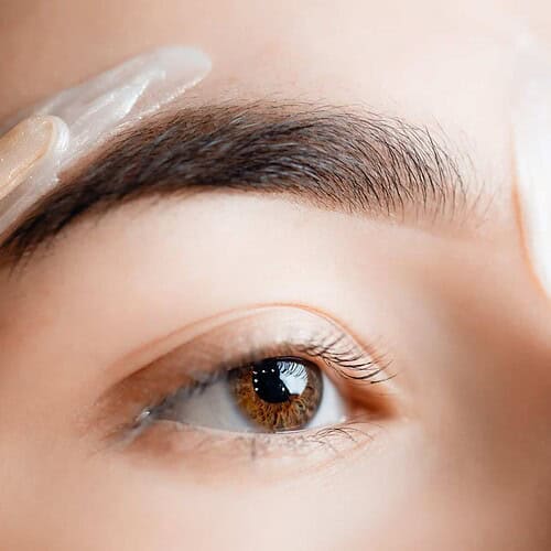 Wenkbrauwen en bovenlip epileren